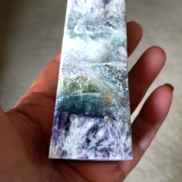 Beautiful Feather Fluorite with Rainbows Crystal Tower. - Picture 7 of 13